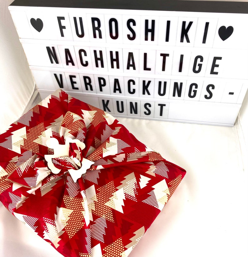 Geschenktuch Furoshiki Weihnachten rot mit Tannenbäumen Bild 5