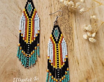 Earrings with glass beads in an ethnic pattern