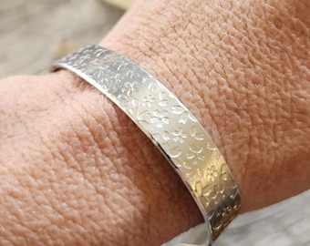 3/8 x 6 inch 14gS Cherry Blossom Cuff Bracelet Aluminum (1.27 x 15.2cm) No Tarnish, Light Weight, Pool and Shower Friendly  Hypoallergenic