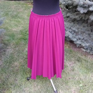 Magenta vintage 80&#39;s pleated skirt with gathered elastic waist and middle length A-line skirt WAIST min 30 in