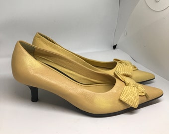 Yellow vintage 80s shoes, decorative bow, point toe, low spool heels, size 37, 38, different sizes, leather shoes