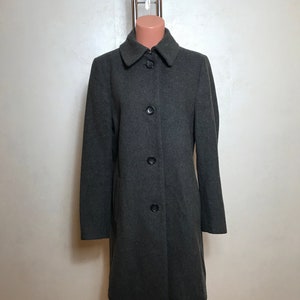 Vintage Autumn overcoat in grey color with collar, long sleeves and two pockets Lana fabric Medium size