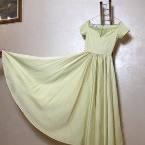 Vintage gown in light lime color - sweetheart neck, short sleeves, flare circle skirt, maxi length, extra small size