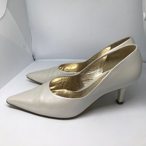 Gabor Vintage 90s women&#39;s shoes, white pearl artificial leather, kitten heels, point toe, wedding heels, size 5 1\2