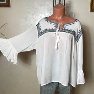 White indian vintage 90s blouse, blue wthnic embroidery, 3\4 sleeves, rayon fabric, medium size, light summer shirt