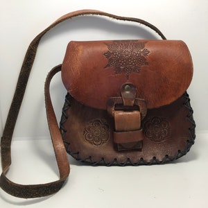 Leder Vintage 80er Jahre Tasche, Damen Geldbörse, kleine Größe, braunes Leder, ethnische Geldbörse, ein Schulterriemen, Klappe Geldbörse