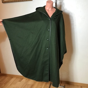 Green vintage 80s poncho coat, demi season, wool material, button up front, midi length, hooded poncho, women&#39;s coat