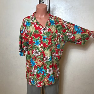 Vacation vintage 80s shirt, hawaii floral print, red-blue-green colors, short sleeves, rayn shirt, medium mens size