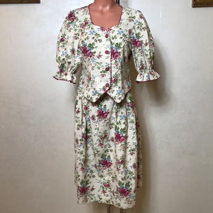 Cotton vintage 80s two piece set - skirt and shirt, floral print, white pink green, medium size, knee length, half sleeves