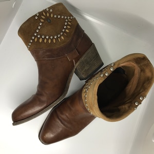 Vintage 90s women&#39;s shoes, brown leather boots, size EUR 38, cowboy style shoes, point toe, demi-season shoes, mid heels