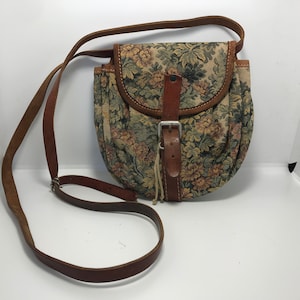 Leather vintage 80s purse, floral print fabric, small size, crossbody purse, flap bag, broomstick fastening, elegant purse