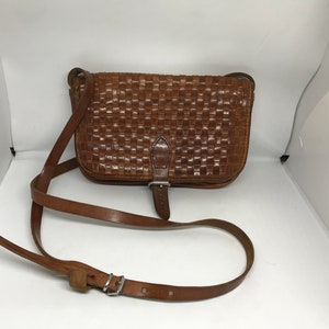 Leder Vintage 80er Jahre Tasche, braune Schulter Geldbörse, kleine Größe, verstellbaren Riemen, Klappe Geldbörse, zwei Abschnitte, elegante Damen Geldbörse