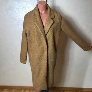 Camel Damenmantel, übermantelt, mittelgroß, großer Geknüpfter Kragen, Kunstfell, Knielänge, gerades Design