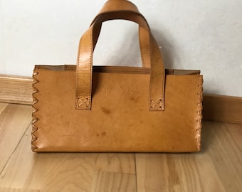 Leather vintage 80s purse, medium size, flat bottom, triangle shape, two handles, light brown color, minimalistic bag