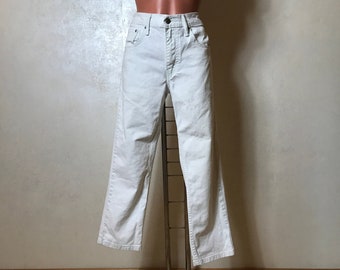 Levi's vintage anni '90 jeans, denim di cotone bianco, pantaloni da donna, mezza ascesa, vita 34, gamba sinistra è più lunga di destra, jeans casual