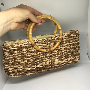Vintage 80s baguette bag, made of weave straw, brown and beige, bamboo circle handles, cotton lining