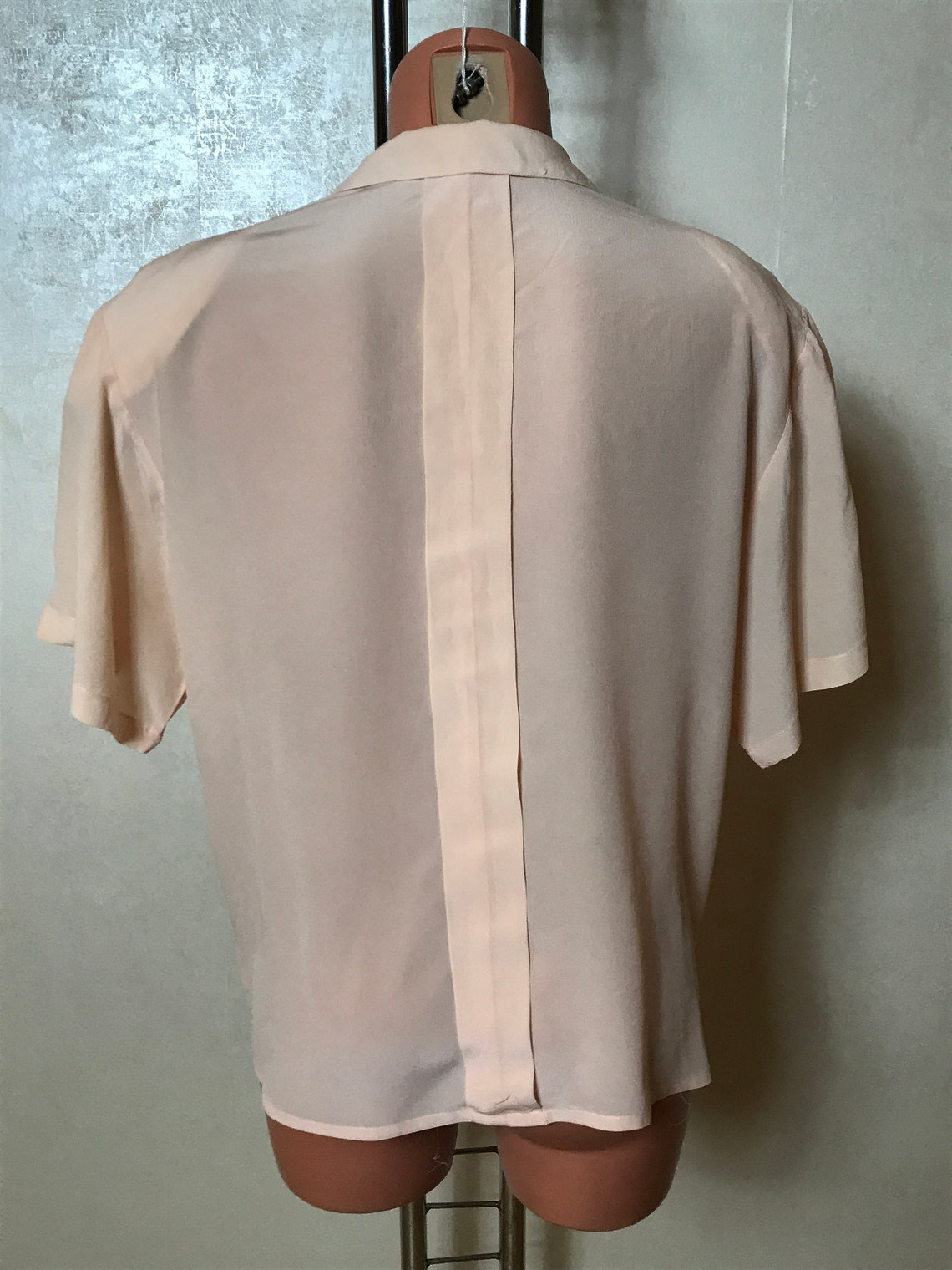 Vintage Top Collection: Silk Abstract Shirt, Peach Silk Blouse, Ethnic Crop Top. Sizes S-L, foto 2 di 5