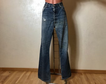 Levi's vintage 90s jeans, cotton fabric, medium-large size, blue jeans, mid rise, button fly, straight design, casual jeans