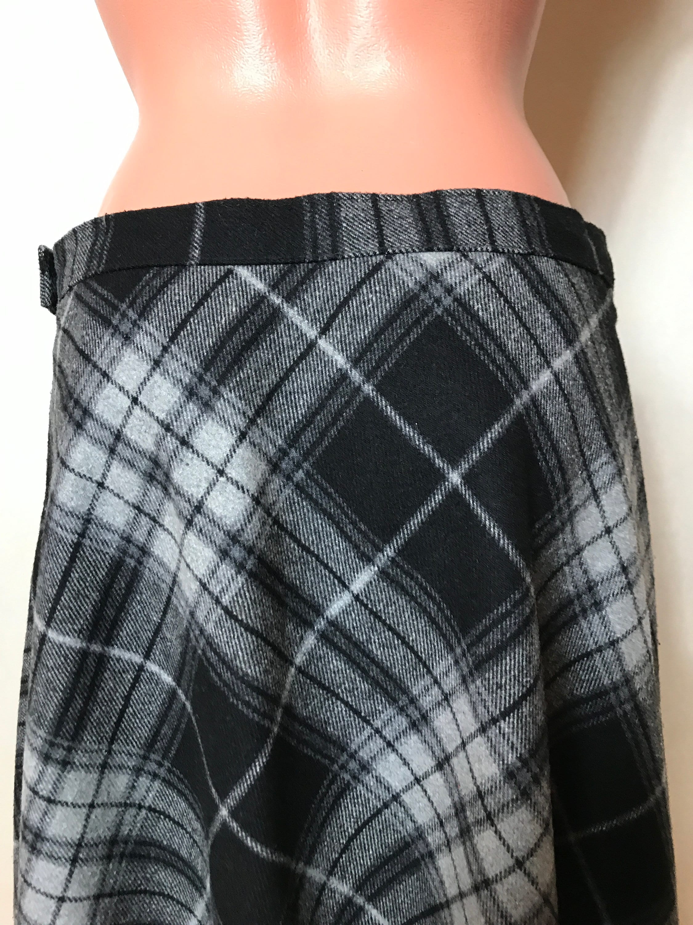 Vintage 90s Autumn Skirt Plaid Pattern Grey Black Midi Length A line Design Warm Skirt Zipper Closure Formal Work Skirt Etsy UK