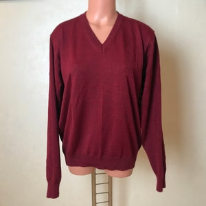 Men&#39;s burgundy pullover shirt, wool and acrylic, long sleeves, jersey shirt, medium size, V-neckline, autumn pullover
