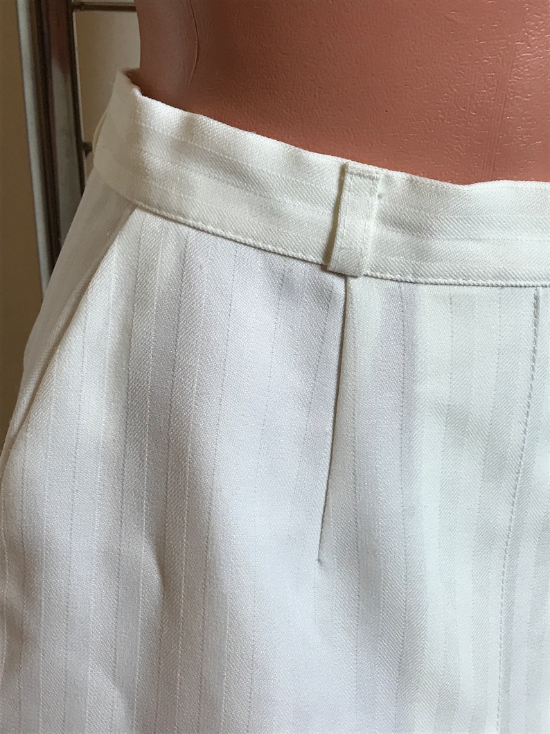 A-line design White vintage skirt pleated front striped texture below-the-knee length small size