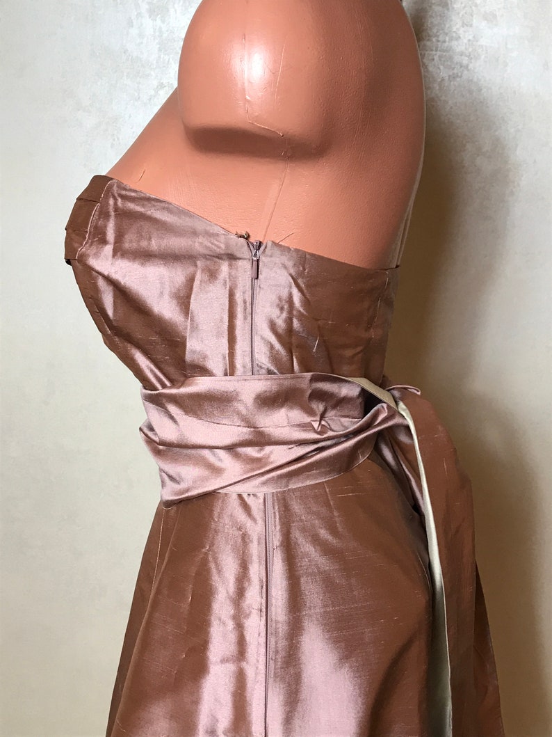 medium size silk fabric Pink vintage 90s elegant dress fit and flare knee length formal event strapless sweetheart