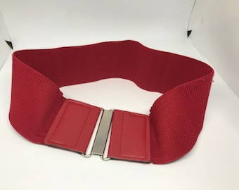 Red vintage 90s belt, women's belt, wide elastic belt, metalic fastening, waist belt, minimalist vintage belt, small medium size