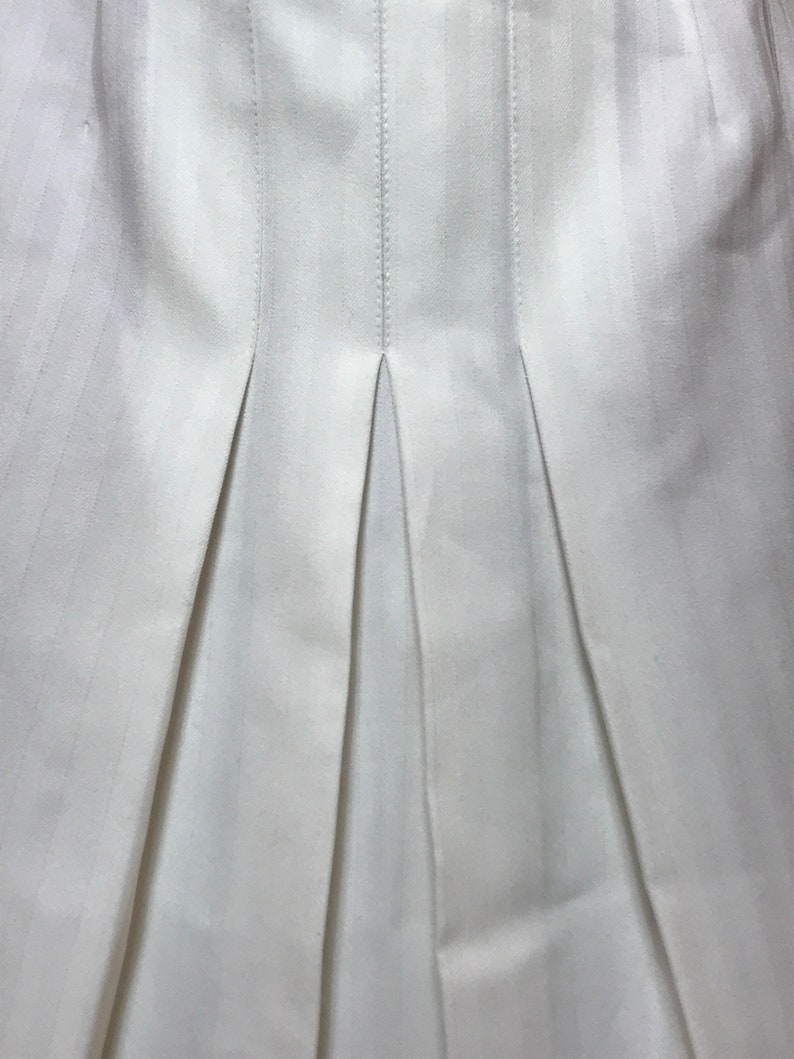 A-line design White vintage skirt pleated front striped texture below-the-knee length small size