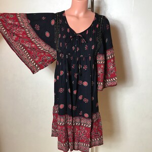 Boho vintage 90s dress, viscose fabric, blue red, floral print, medium size, knee length, A-line dress, angel sleeves, summer dress