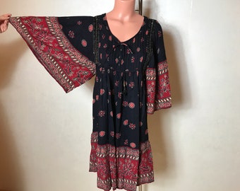 Robe Boho vintage des années 90, tissu viscose, rouge bleu, imprimé floral, taille moyenne, longueur genou, robe a-ligne, manches ange, robe d’été