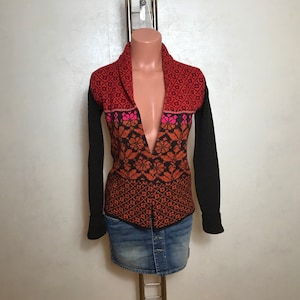 Womans vintage trui Swan-necked gebreide trui in oranje bruine kleuren Etnische print Kleine maat
