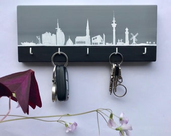 Schlüsselbrett „Bremerhaven Skyline“ handbemalt, handmade, Nordsee, Hafen, Bremen, Schlüsselboard, Holzleiste, Hakenleiste, Schmuckaufhänger