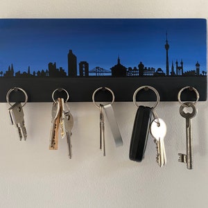 Schlüsselbrett Düsseldorf Skyline handbemalt, handmade, Ruhrpott, Rhein, Schlüsselboard, Holzleiste, Hakenleiste, Schmuckaufhänger Blau