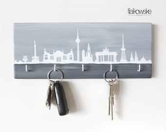 Schlüsselbrett „Berlin Skyline“ handbemalt, handmade, Hessen, Schlüsselboard, Holzleiste, Hakenleiste, Schmuckaufhänger, Fernsehturm