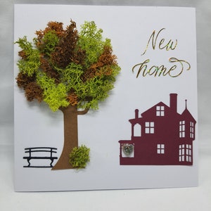 Carta personalizzata fatta a mano con muschio scandinavo naturale per un amico speciale. Carta in scatola per la nuova casa della famiglia. Carta personalizzata con albero della vita.