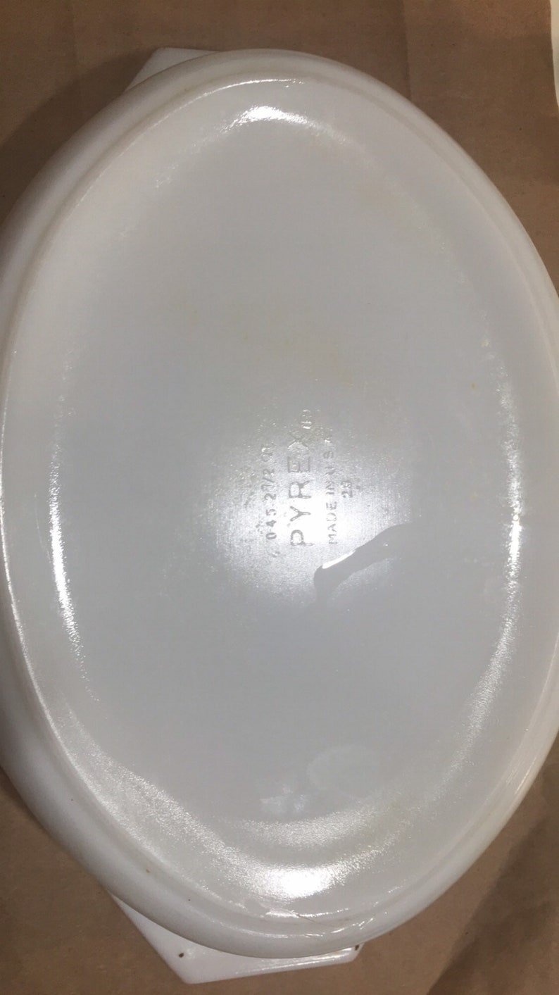 Pyrex Snowflake Oval Casserole Dish