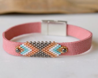 Seed Bead Bracelet, Chevron Bracelet, Peyote Bracelet, Loom Pattern Bracelet, Faux Suede Bracelet, Boho Bracelet, Vegan Bracelet