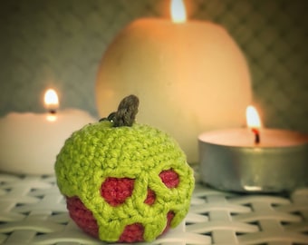 Poisoned apple crochet pattern, diy Halloween gift idea, keychain, amigurumi apple pattern in English