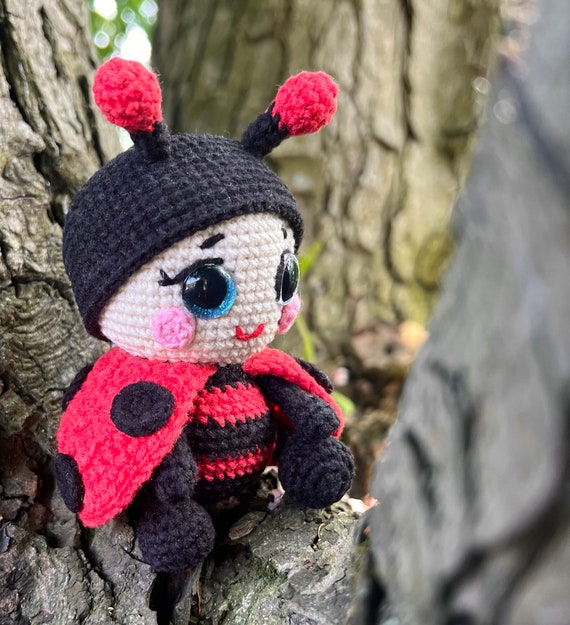 かぎ針編みのてんとう虫のパターン、かわいいてんとう虫の編みぐるみ