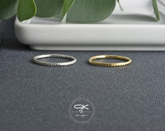 zarter Ring mit Struktur, Stacking Ring, handgearbeitete Oberfläche, Unikatringe, Layering Ring in 925 Silber oder 925 Silber vergoldet