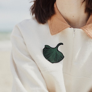 GINKGO BILOBA ~ embroidered brooch ~ fastening like pins ~ pin ~ broch large ~ for jacket to pin ~ ginkgo brooch Japanese pin