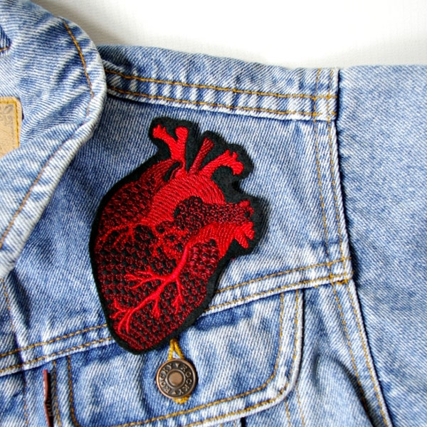 ANATOMICAL HEART ~ small jacket patch ~ iron mount ~ for sewing and ironing ~ application ~ embroidered application on the jacket