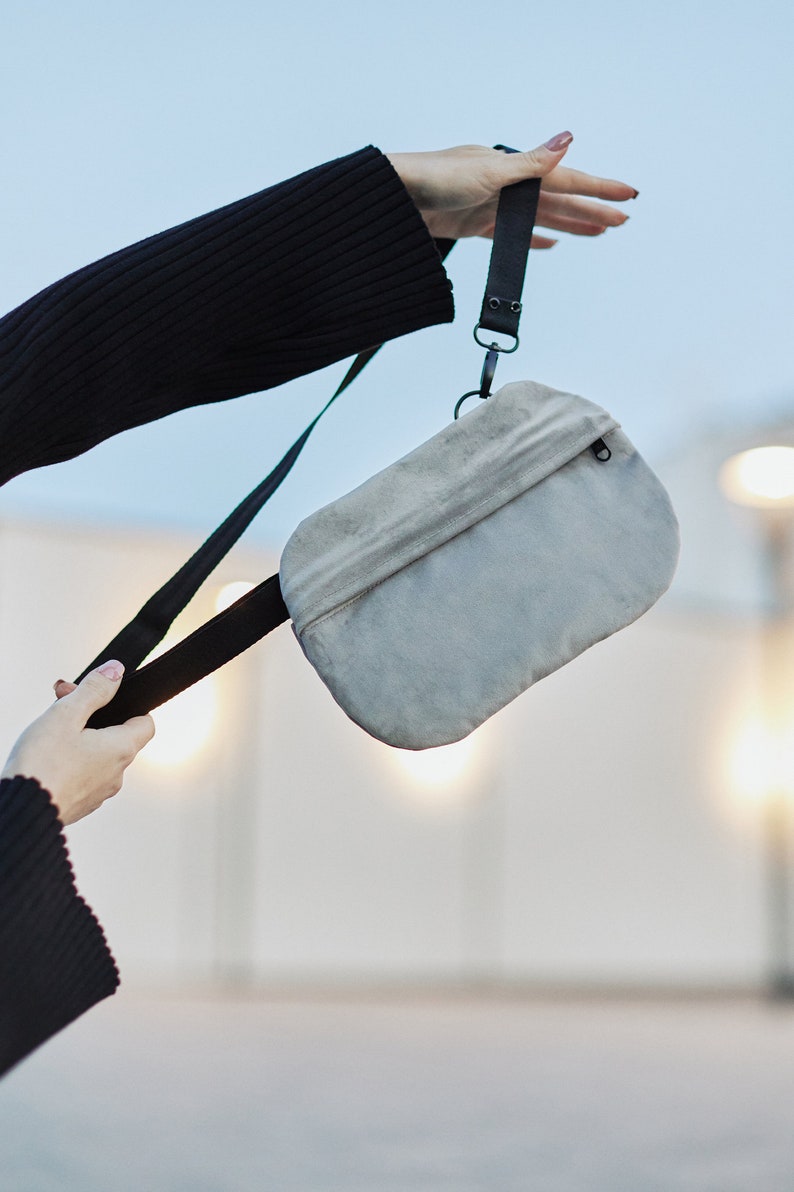 WILK velvet clutch sachet small grey handbag small kidney light grey minimalist bag autumn colours minimalism image 8