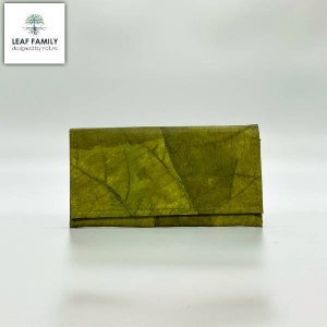 Carteira vegana elegante e simples feita de folhas de teca