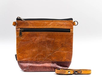 Vegan and sustainable shoulder bag/crossbody made of teak leaves, so-called 'leaf leather'