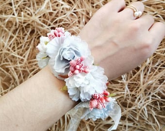 Bracelet de fleur de wristband.floral. Fleur bracelet.wedding poignet corsage. Bracelet fleur de mariage. Corsage de poignet de fleurs. Bracelet fleur blanche