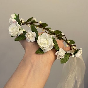 Corona di fiori, corona di fiori per damigelle, fascia di fiori, corona di fiori bianchi e avorio con rose, corona rustica, corona di fiori boho, alone di fiori per bambini