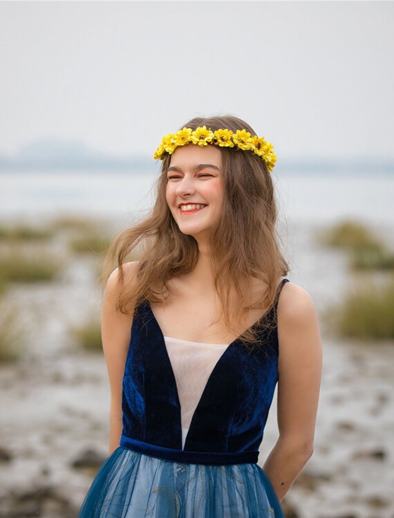 Navy dress with yellow accessories hot sale