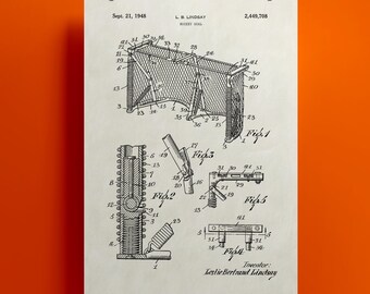 Op de afbeelding: Zwart-witte lijntekening van een patent voor een ontwerp van een hockeydoel. Het patentnummer is 2.449.708 en de uitvinder is Leslie Bertrand Lindsay. Het patent werd ingediend op 21 september 1948.