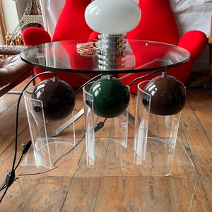 Luminária de mesa Eyeball estilo Robert Sonnemann.